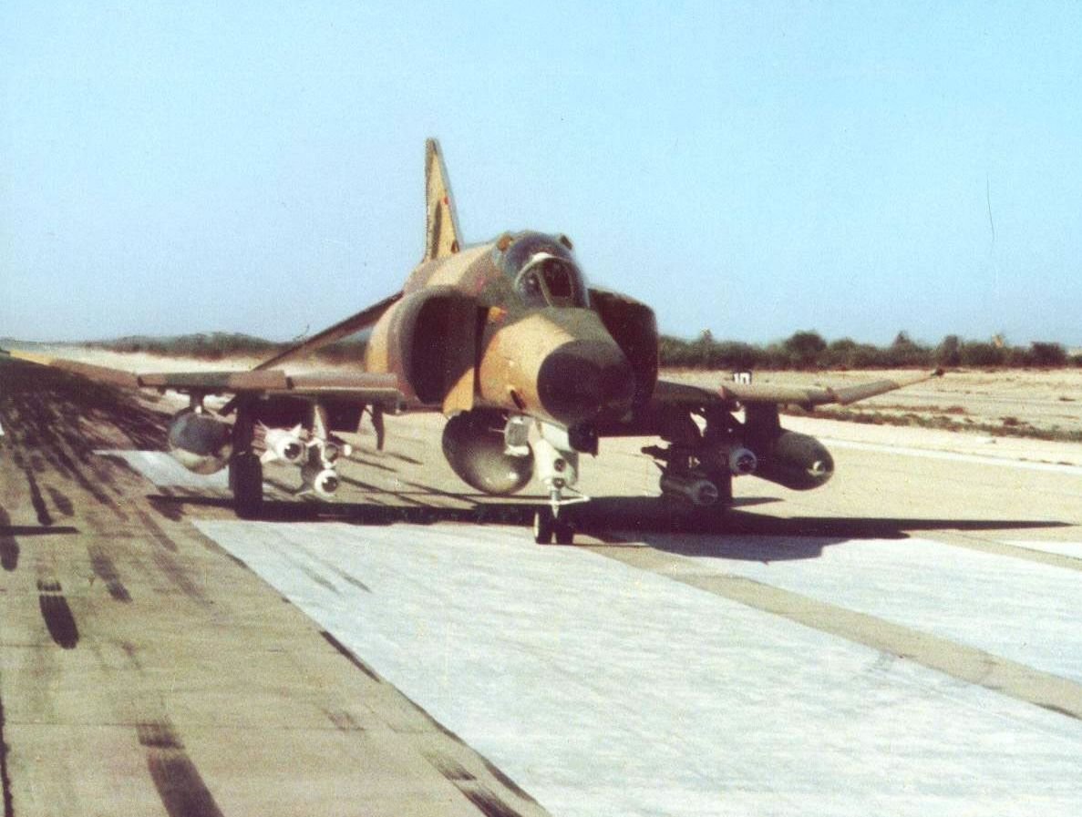 イラン空軍のF-4Eファントム戦闘機の実機
